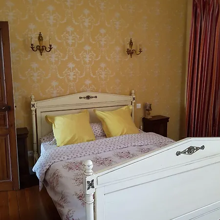 Chez Louise לינה וארוחת בוקר 3*