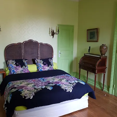 לינה וארוחת בוקר Chez Louise