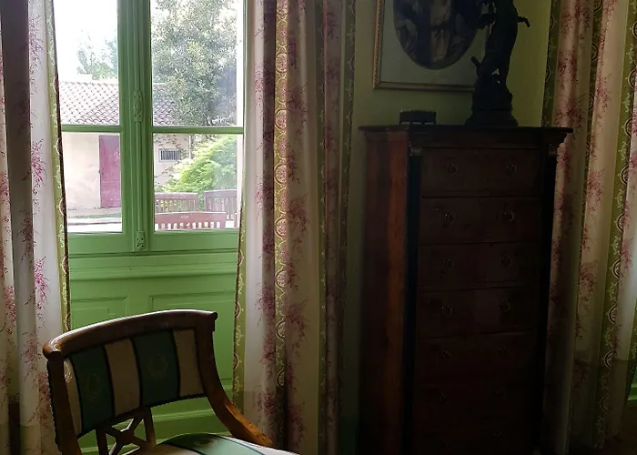 Chez Louise Bed & Breakfast 3*