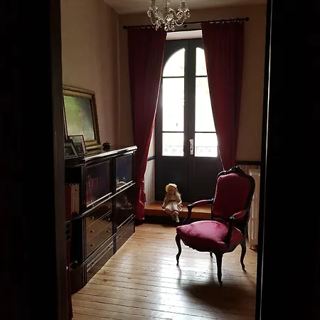 לינה וארוחת בוקר Chez Louise 3*
