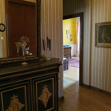 Chez Louise לינה וארוחת בוקר 3*